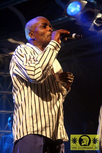 The Pioneers (Jam) with The Aces 10. This Is Ska Festival - Wasserburg, Rosslau 24. Juni 2006 (28).jpg